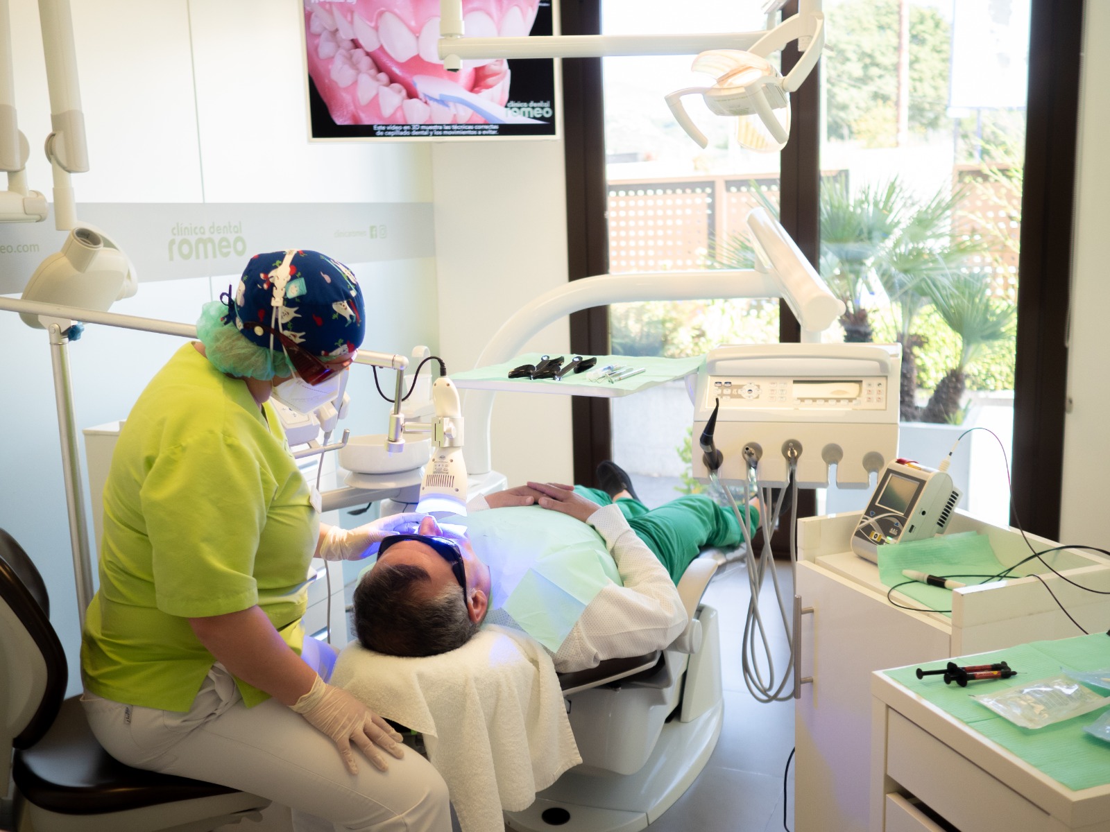 Limpieza-dental-Blanqueamiento-Expres